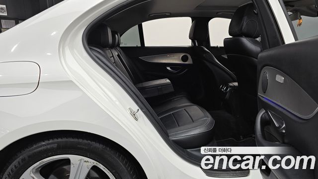 Mercedes-Benz E-Class 2017 — photo 11