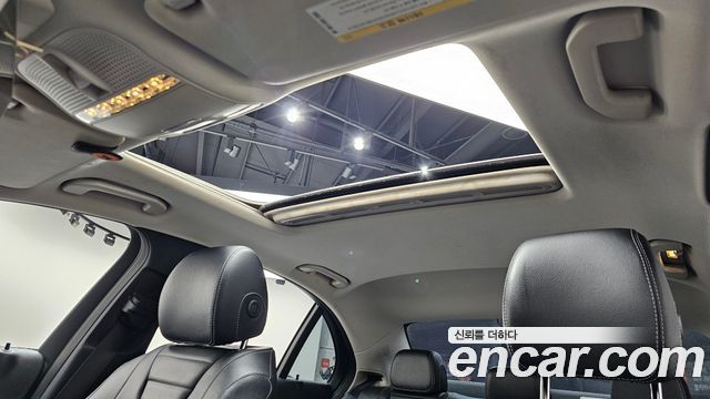 Mercedes-Benz E-Class 2017 — photo 19