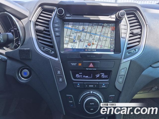 Hyundai Santafe 2016 — photo 12