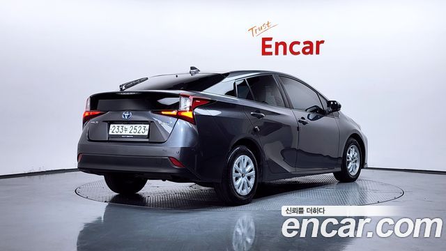 Toyota Prius 2019 — photo 2