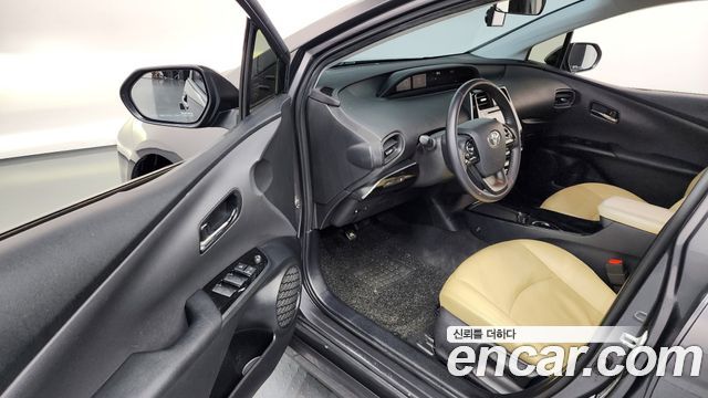 Toyota Prius 2019 — photo 10