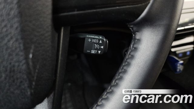 Toyota Prius 2019 — photo 13