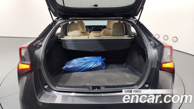 Toyota Prius 2019 — photo 18