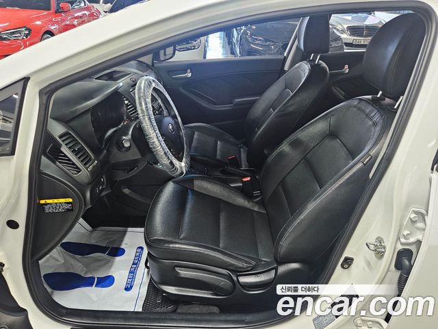 Kia K3 2013 — photo 8