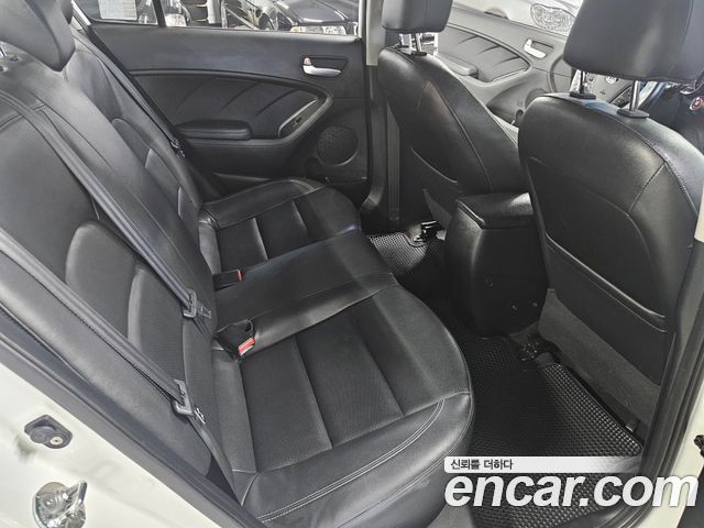 Kia K3 2013 — photo 10
