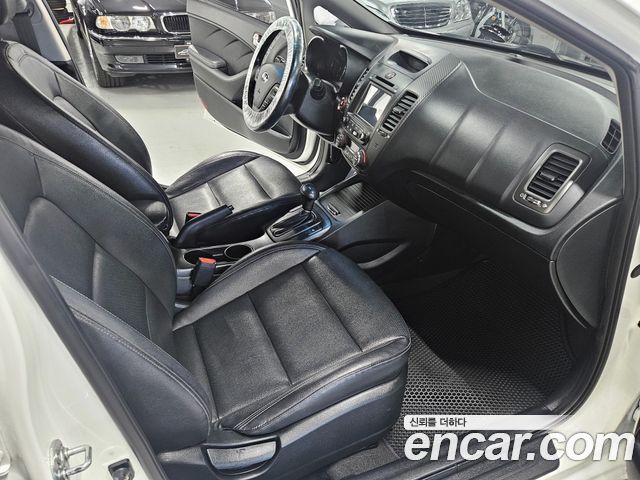 Kia K3 2013 — photo 11