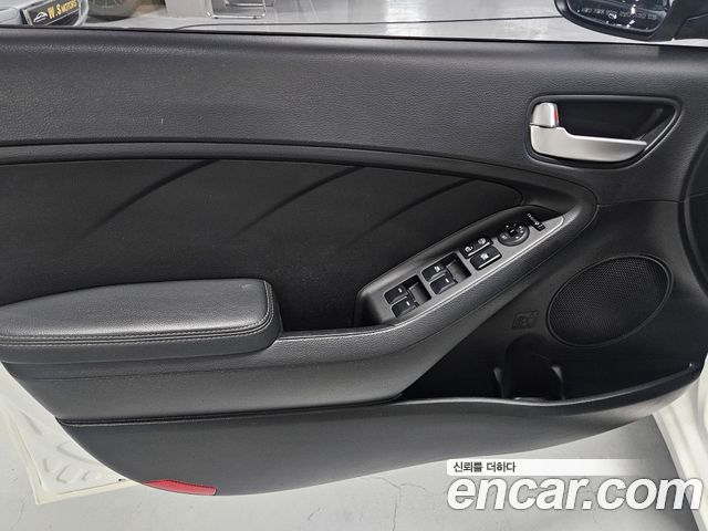 Kia K3 2013 — photo 12