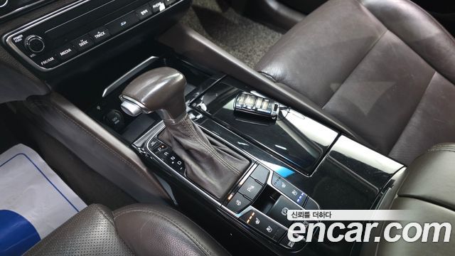 Kia K7 2017 — photo 9