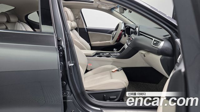 Genesis G70 2018 — photo 17