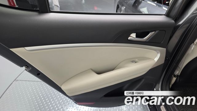 Genesis G70 2018 — photo 15