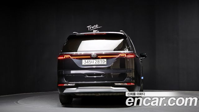 Kia Canival 2021 — photo 4