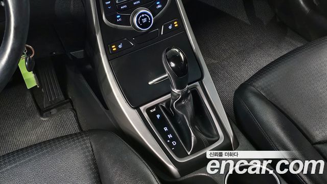 Hyundai AVANTE 2015 — photo 9