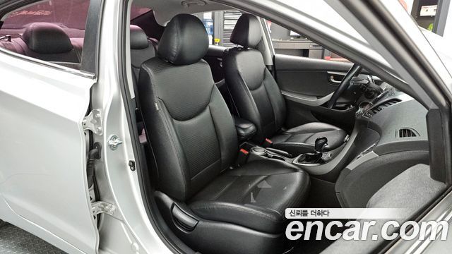 Hyundai AVANTE 2015 — photo 10