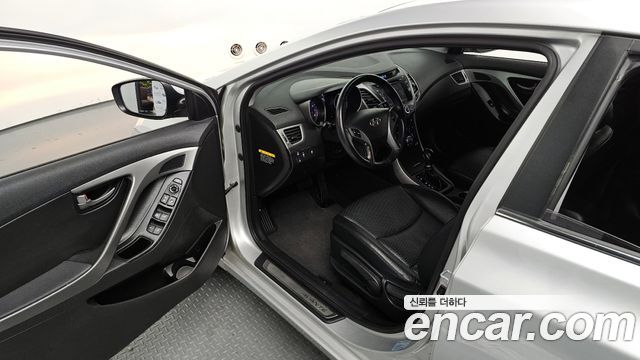 Hyundai AVANTE 2015 — photo 11