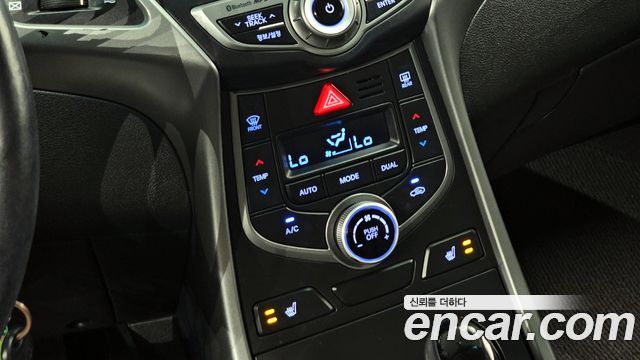 Hyundai AVANTE 2015 — photo 17