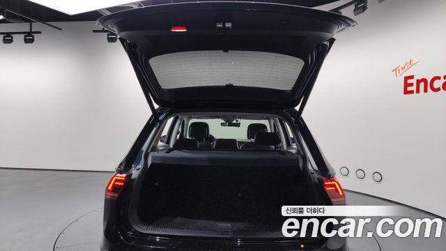 Volkswagen Tiguan 2020 — photo 24