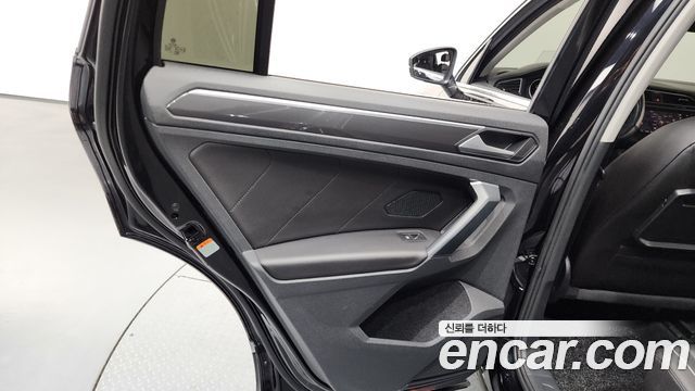 Volkswagen Tiguan 2020 — photo 15