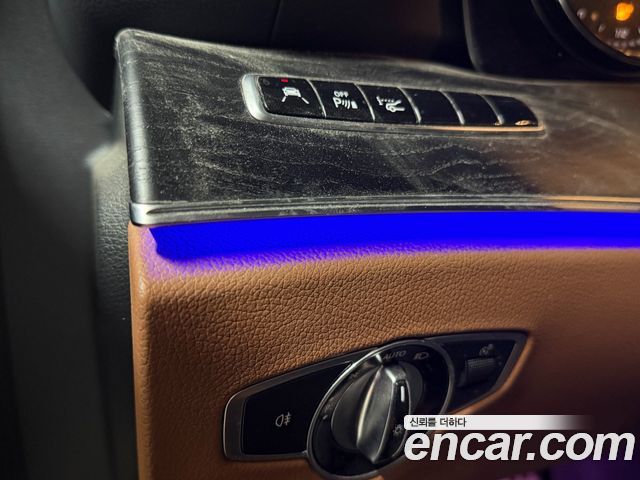 Mercedes-Benz E-Class 2019 — photo 14