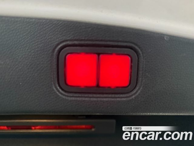Mercedes-Benz E-Class 2019 — photo 19