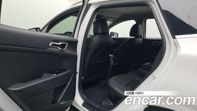 Kia Sportage 2023 — photo 11