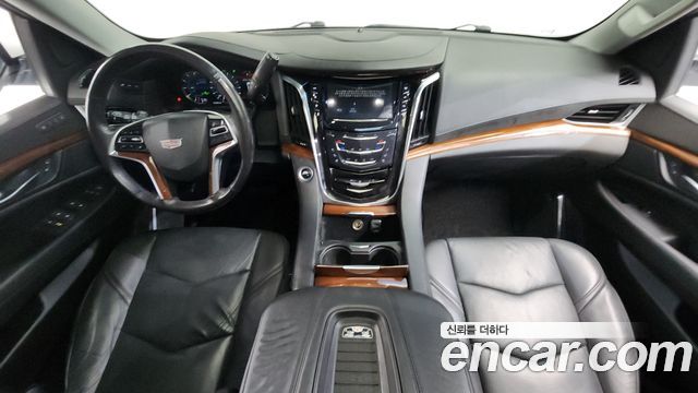 Cadillac Escalade 2018 — photo 10
