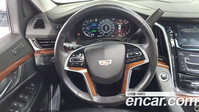 Cadillac Escalade 2018 — photo 18