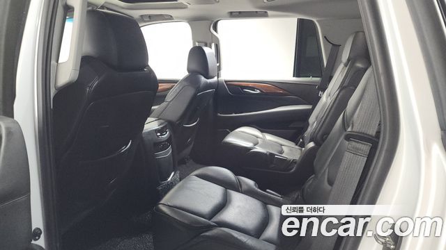 Cadillac Escalade 2018 — photo 25