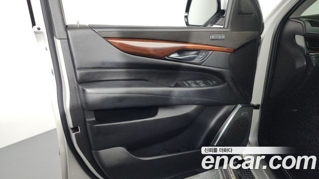 Cadillac Escalade 2018 — photo 14