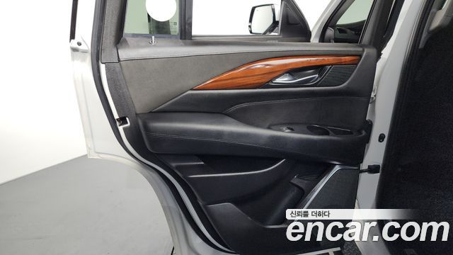 Cadillac Escalade 2018 — photo 15