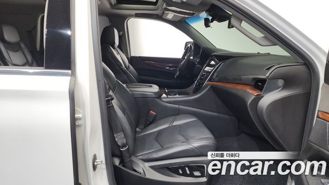 Cadillac Escalade 2018 — photo 16