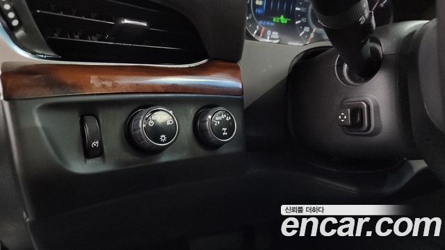 Cadillac Escalade 2018 — photo 29