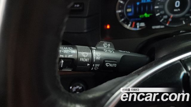 Cadillac Escalade 2018 — photo 30