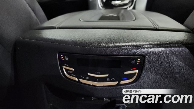 Cadillac Escalade 2018 — photo 35