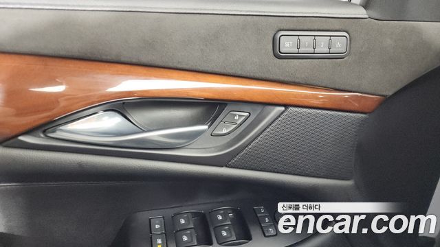 Cadillac Escalade 2018 — photo 37