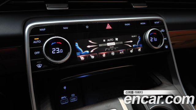 Genesis GV80 2021 — photo 32