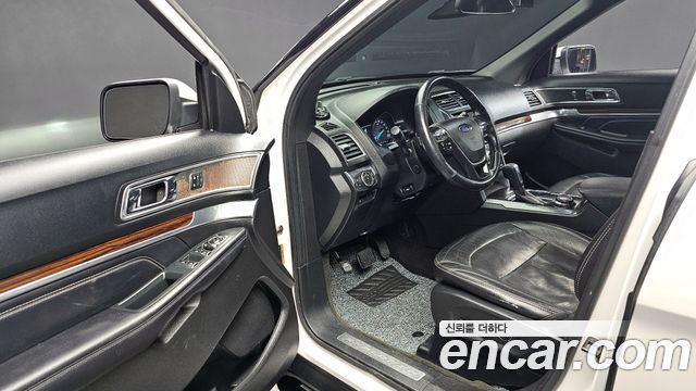 Ford Explorer 2017 — photo 10