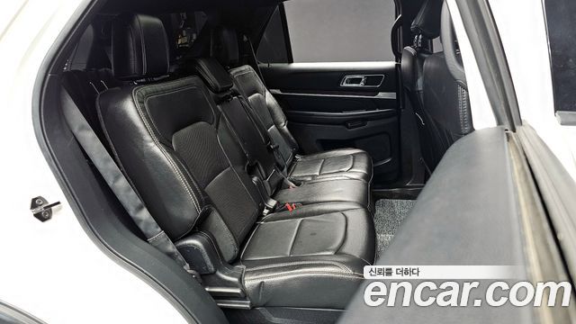 Ford Explorer 2017 — photo 11