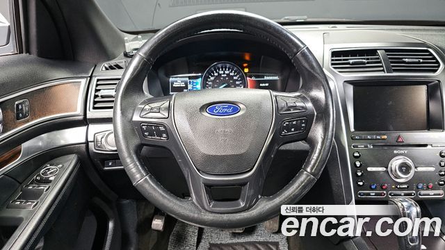 Ford Explorer 2017 — photo 12