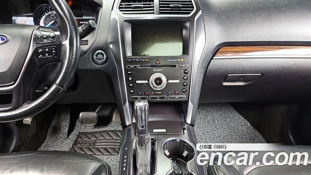 Ford Explorer 2017 — photo 13