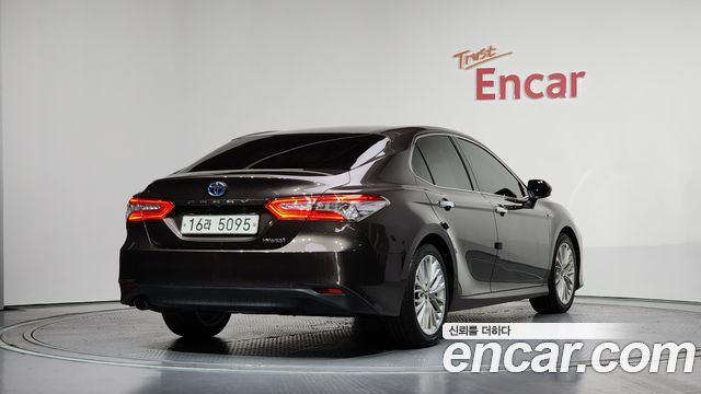 Toyota Camry 2018 — photo 2