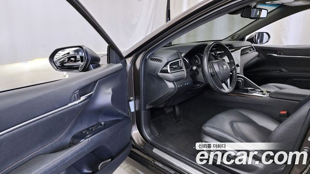 Toyota Camry 2018 — photo 10
