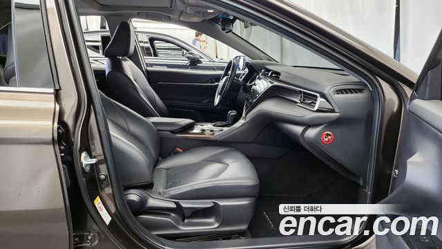 Toyota Camry 2018 — photo 11