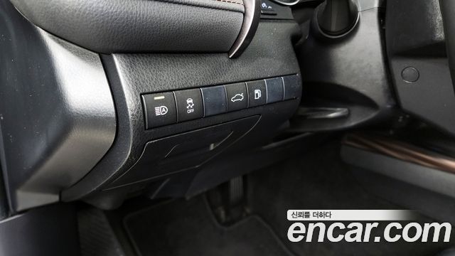 Toyota Camry 2018 — photo 16