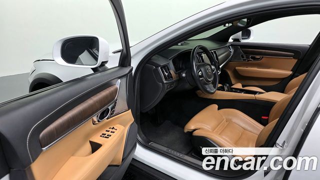Volvo V90 2021 — photo 13