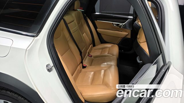 Volvo V90 2021 — photo 17