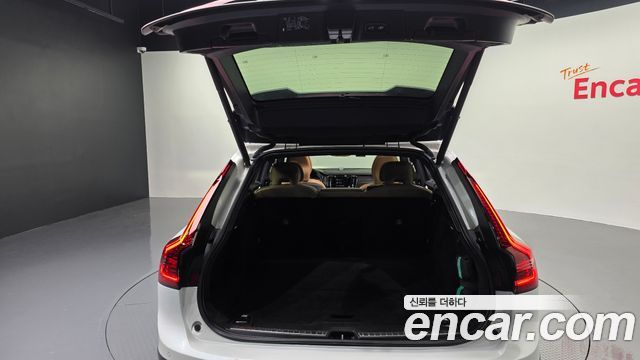 Volvo V90 2021 — photo 34