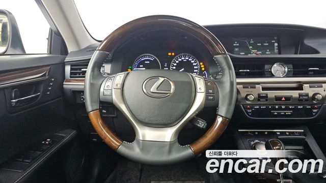Lexus ES 2014 — photo 11