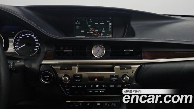 Lexus ES 2014 — photo 12
