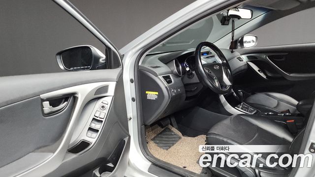 Hyundai AVANTE 2014 — photo 10