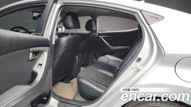 Hyundai AVANTE 2014 — photo 12